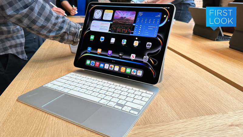 With what may be Apple’s best display yet, the iPad plus Magic Keyboard might have all the functions ‘just like a MacBook.’ - Photo: Kyle Barr / Gizmodo